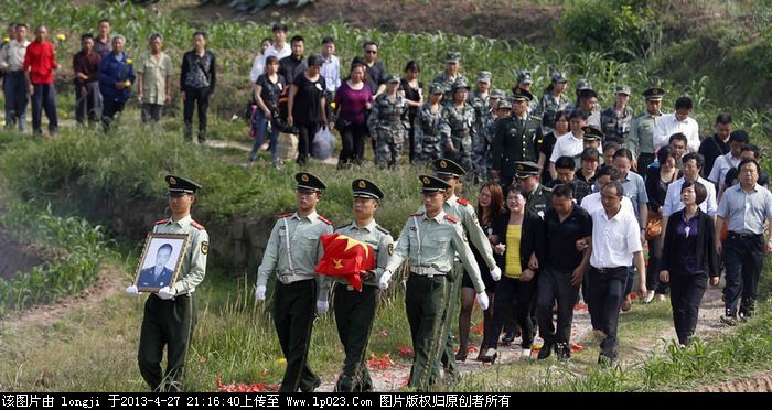 抗震救灾烈士杨波骨灰回归故里--梁平县聚奎镇