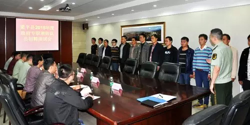 云龙、袁驿镇政府专职消防队员招聘会在消防大