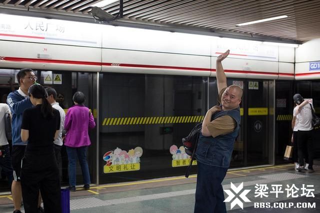 百度胖老师吧上海市公 安局轨道交通分局石宇玉老师求救 抖音快手百度贴吧百科图片视频知道搜索上海胖老师或 ...