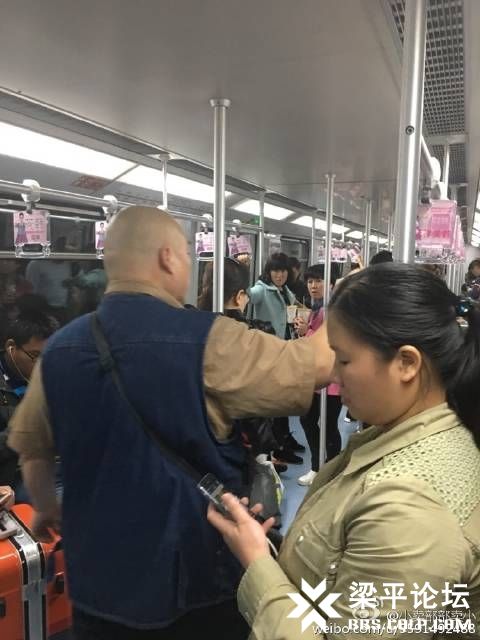 百度胖老师吧上海市公 安局轨道交通分局石宇玉老师求救 抖音快手百度贴吧百科图片视频知道搜索上海胖老师或 ...